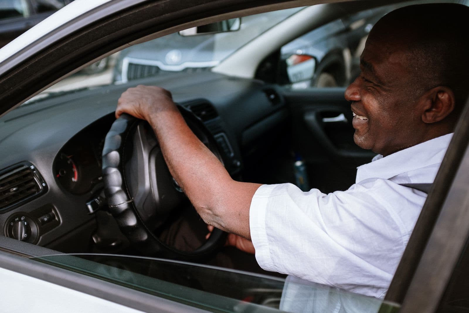 Chauffeur professionnel au volant